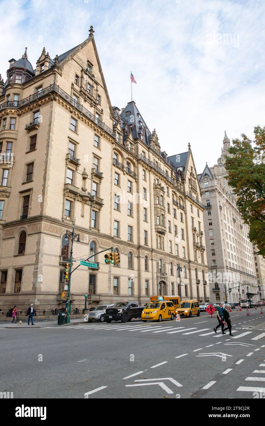 Dakota Building, Central Park West and 72nd Street, Manhattan, New York ...