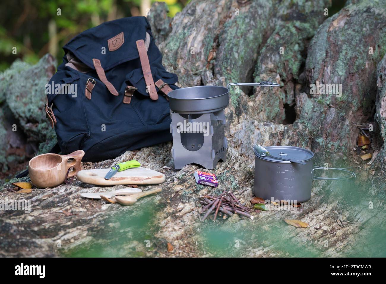 Outdoor, Outdoor-Ausrüstung, Outdoor-Equipment, Camping-Ausrüstung, Campingausrüstung, Picknick-Ausrüstung: Rucksack, Kocher, Hobo-Kocher, Outdoor-Koc Stock Photo