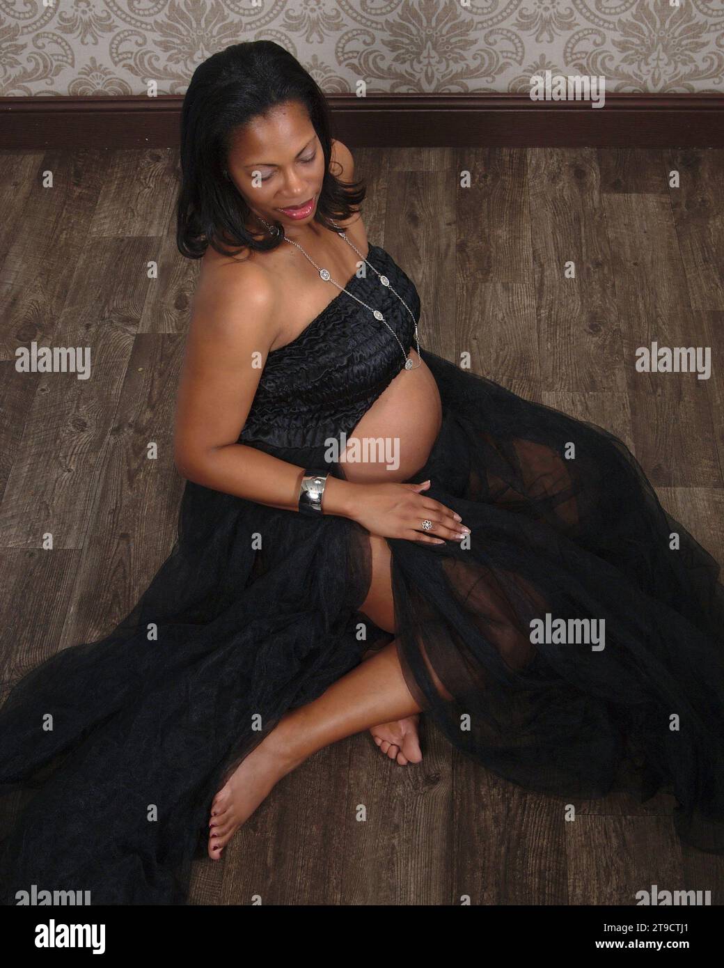 Maternity photo shoot hi-res stock photography and images - Alamy