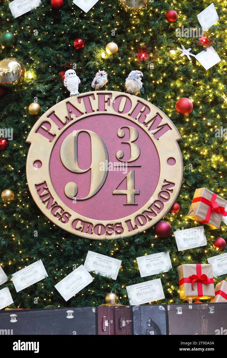 Platform 9 3/4 Harry Potter themed Christmas tree in Kings Cross