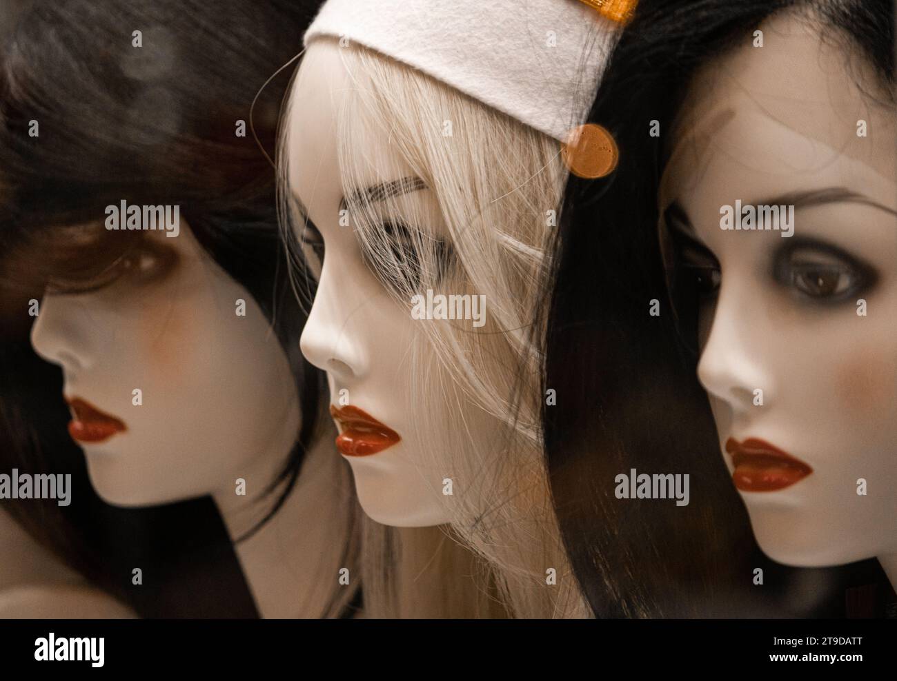 display dummies, mannequins for wigs, hair salon, Mexico, 2022 Stock Photo