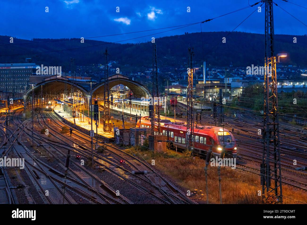 Der Hauptbahnhof von Hagen, Bahnhofshallen, Gleise, Bahnsteige, NRW
