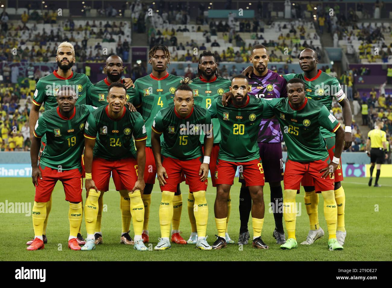LUSAIL CITY - (Top Row L-R) Eric Maxim Choupo-Moting of Cameroon, Nicolas Ngamaleu of Cameroon, Andre-Frank Zambo Anguissa of Cameroon, Cameroon goalkeeper Devis Epassy, Vincent,Christopher Wooh of Cameroon(Front row L-R) Collins Fai of Cameroon, Enzo Ebosse of Cameroon, Pierre Kunde of Cameroon, Bryan Mbeumo of Cameroon, Nouhou Tolo of Cameroon, Vincent Aboubakar of Cameroon during the FIFA World Cup Qatar 2022 group G match between Cameroon and Brazil at the Lusail Stadium on December 2, 2022 in Lusail City , Qatar. ANP | Hollandse Hoogte | MAURICE VAN STEEN Stock Photo