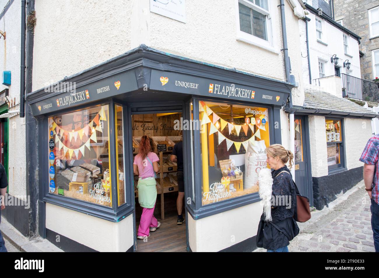 St Ives cornwall, flapjackery store in fore street Saint Ives,Cornwall,England,UK,2023 Stock Photo