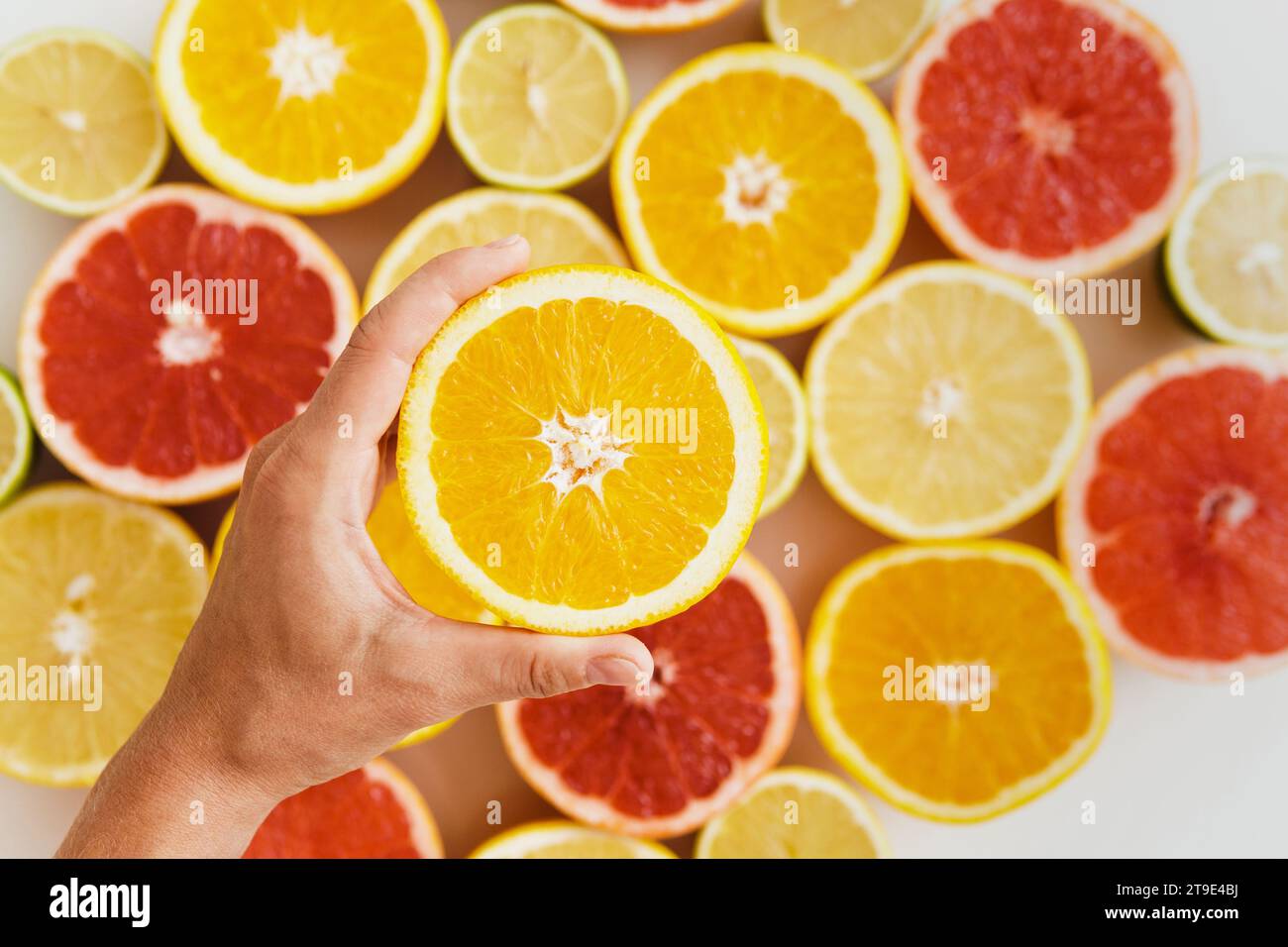Hand holding half orange hi-res stock photography and images - Alamy
