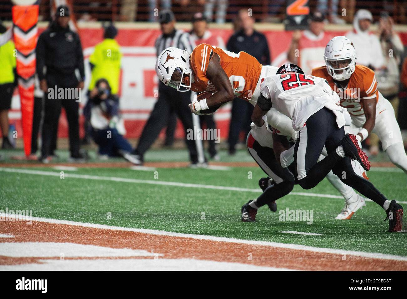 November 24, 2023: Texas Longhorns Quintrevion Wisner (26) in action ...