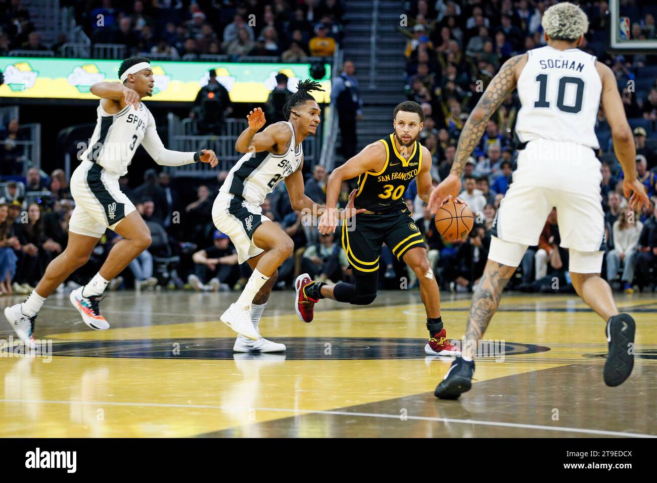 Analysts speculate Stephen Curry could be traded to the Spurs