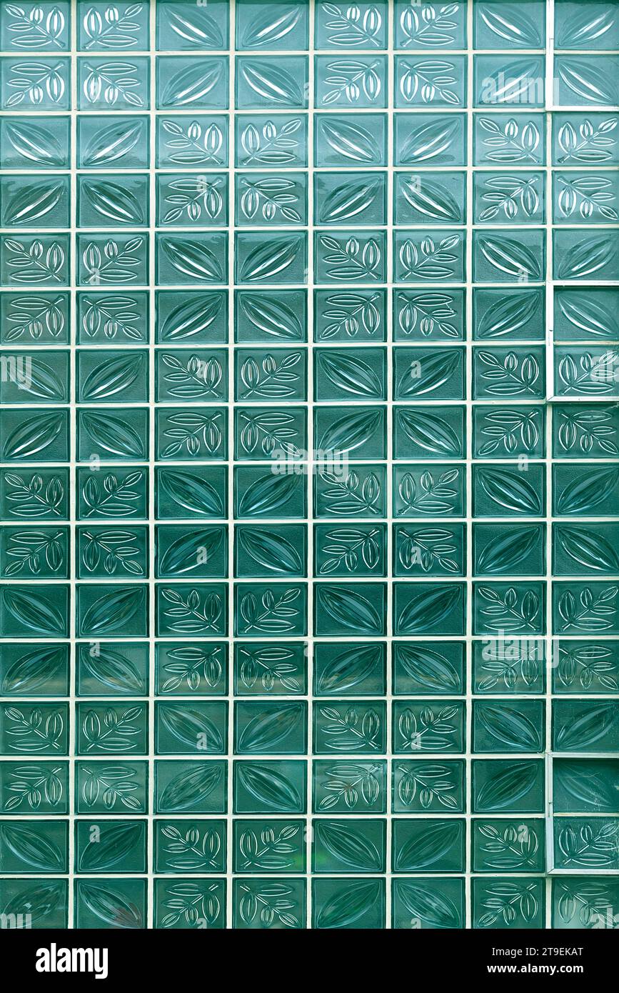 Image showcasing Glass brick wall hi-res stock photography and images - Alamy