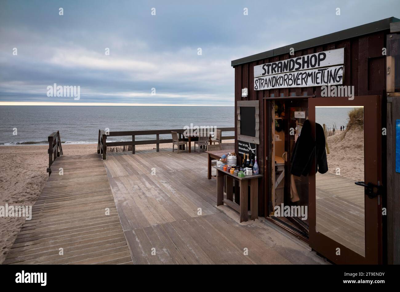 Beach shop and beach chair hire, cult restaurant Sansibar, beach, Rantum, North Sea island of Sylt, North Frisia, Schleswig-Holstein, Germany Stock Photo