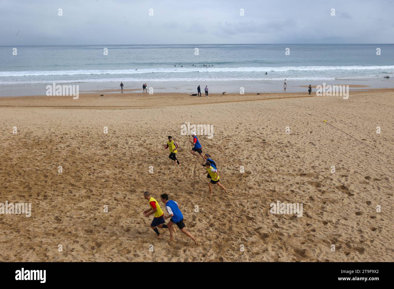 Santander, Spain, November 25, 2023: Several people playing Frisbee during Daily Life in Santander, on November 25, 2023, in Santander, Spain. Credit: Alberto Brevers / Alamy Live News. Stock Photo