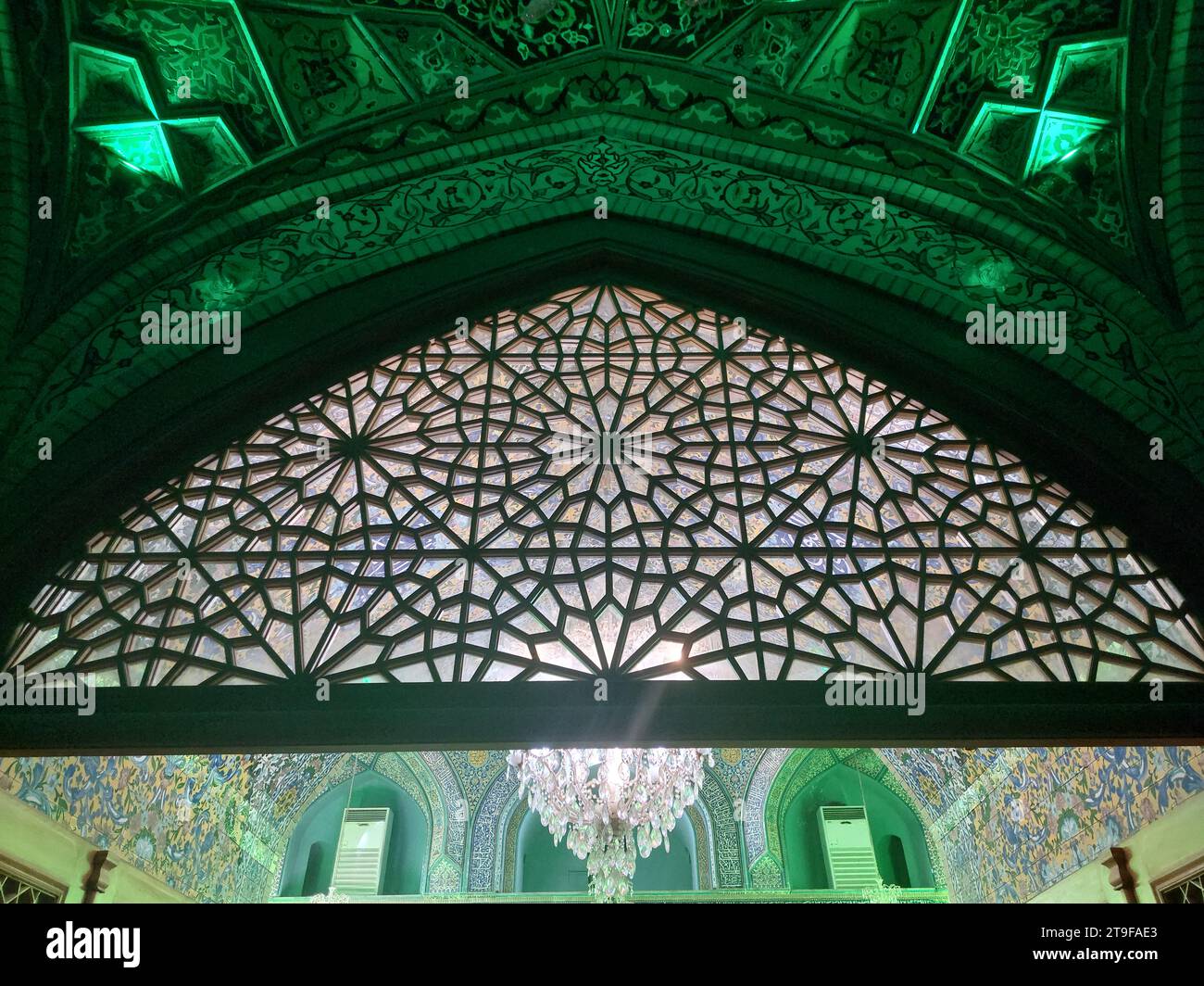 Mother of pearl ottoman patterns hi-res stock photography and images ...