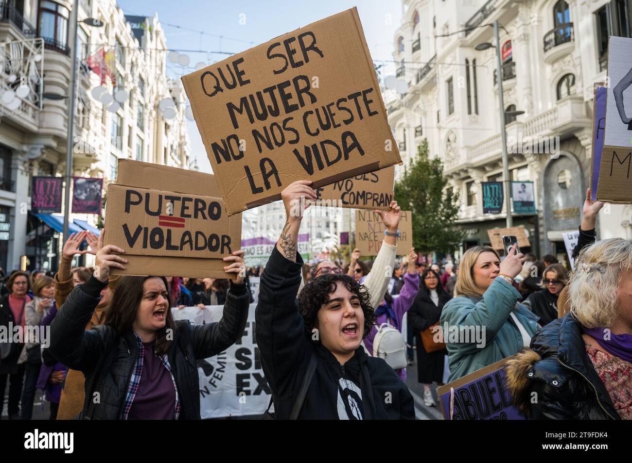 Madrid, Spain. 25th Nov, 2023. A woman carrying a placard reading 'that being a woman does not cost us our lives' during a demonstration for the International Day for the Elimination of Violence against Women. Credit: Marcos del Mazo/Alamy Live News Stock Photo