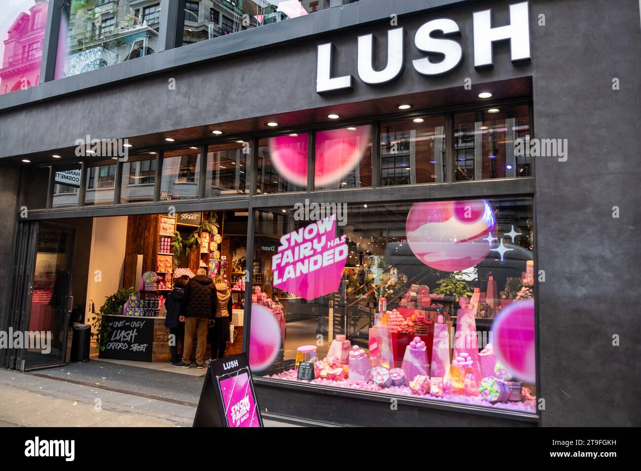 Lush cosmetics store uk hi-res stock photography and images - Page