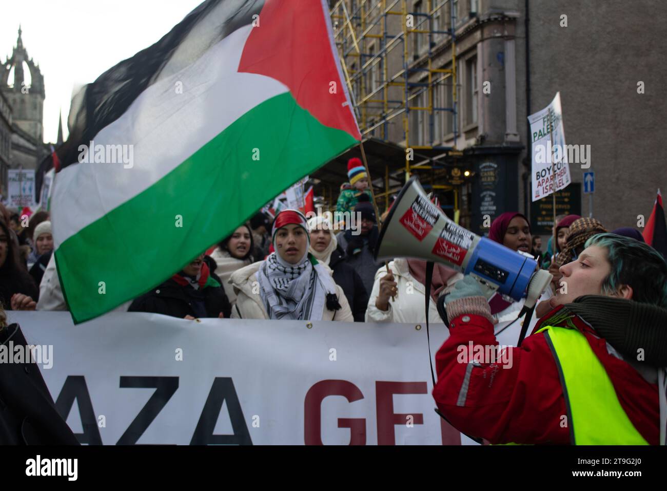 Thousands of people march through the city, calling for an end to Israeli attacks on Palestine. Credit: Fionnuala Carter/Alamy Live News Stock Photo