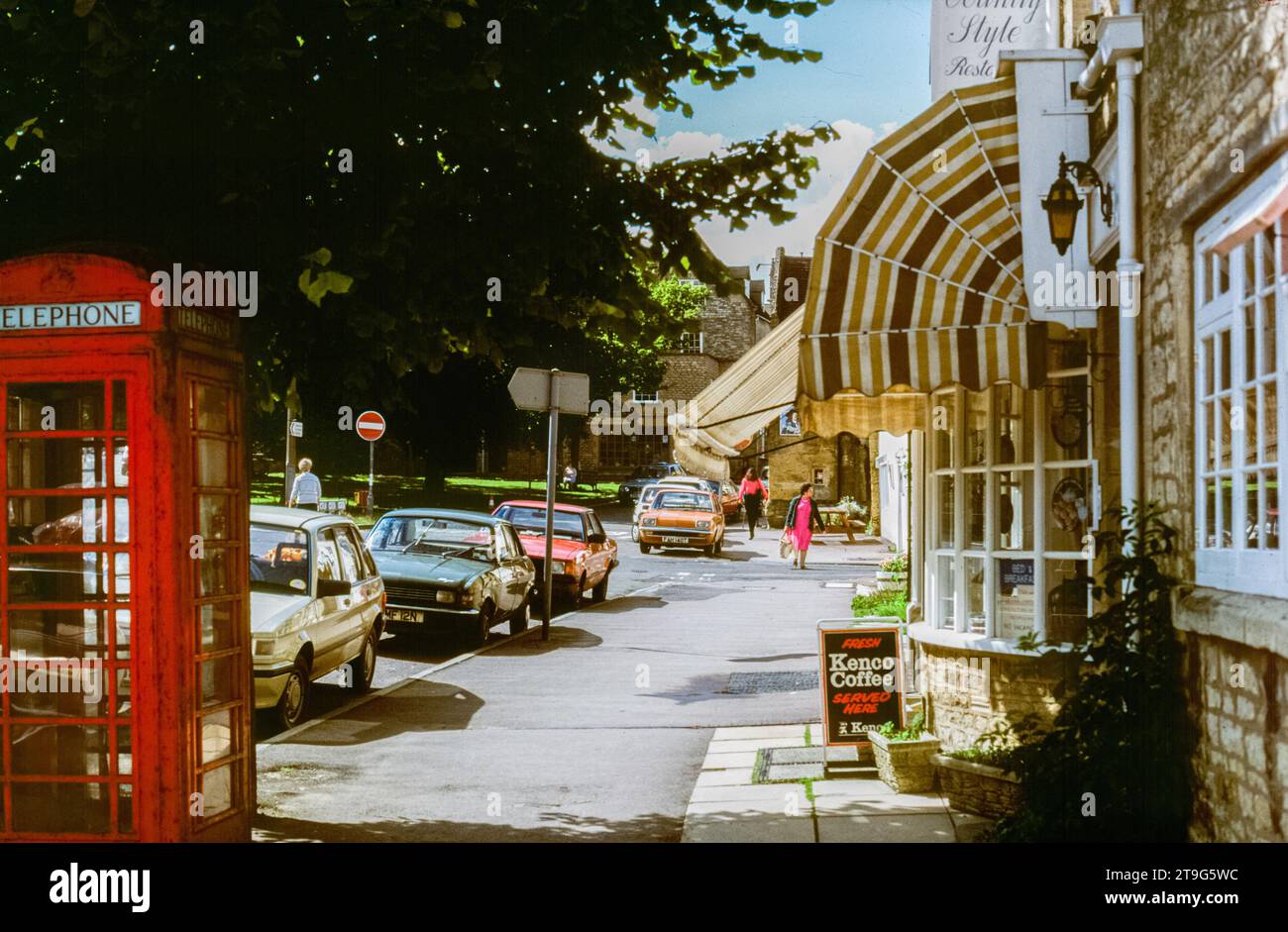 Park Street, Stow-on-the-Wold, Gloucestershire. General view of the town centre taken in 1985. Scanned from Kodachrome transparency. Stock Photo