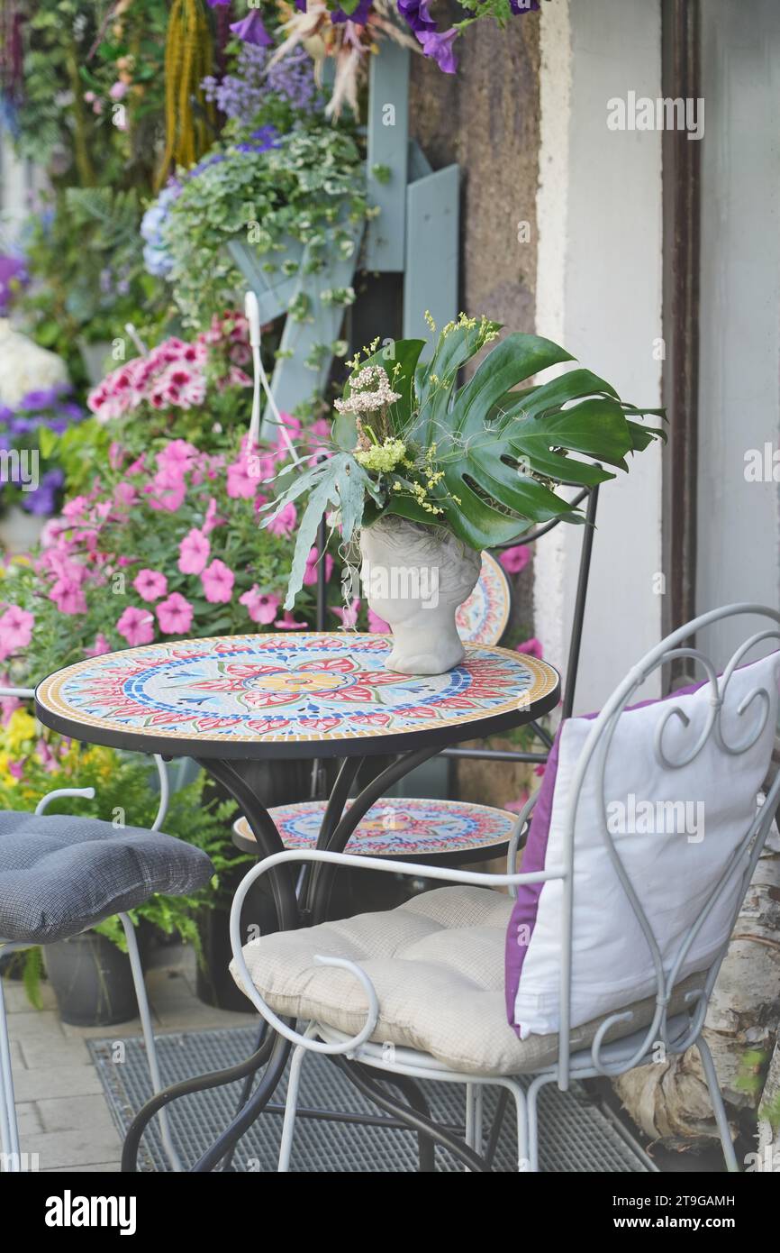 Florists craftsmanship hires stock photography and images Alamy