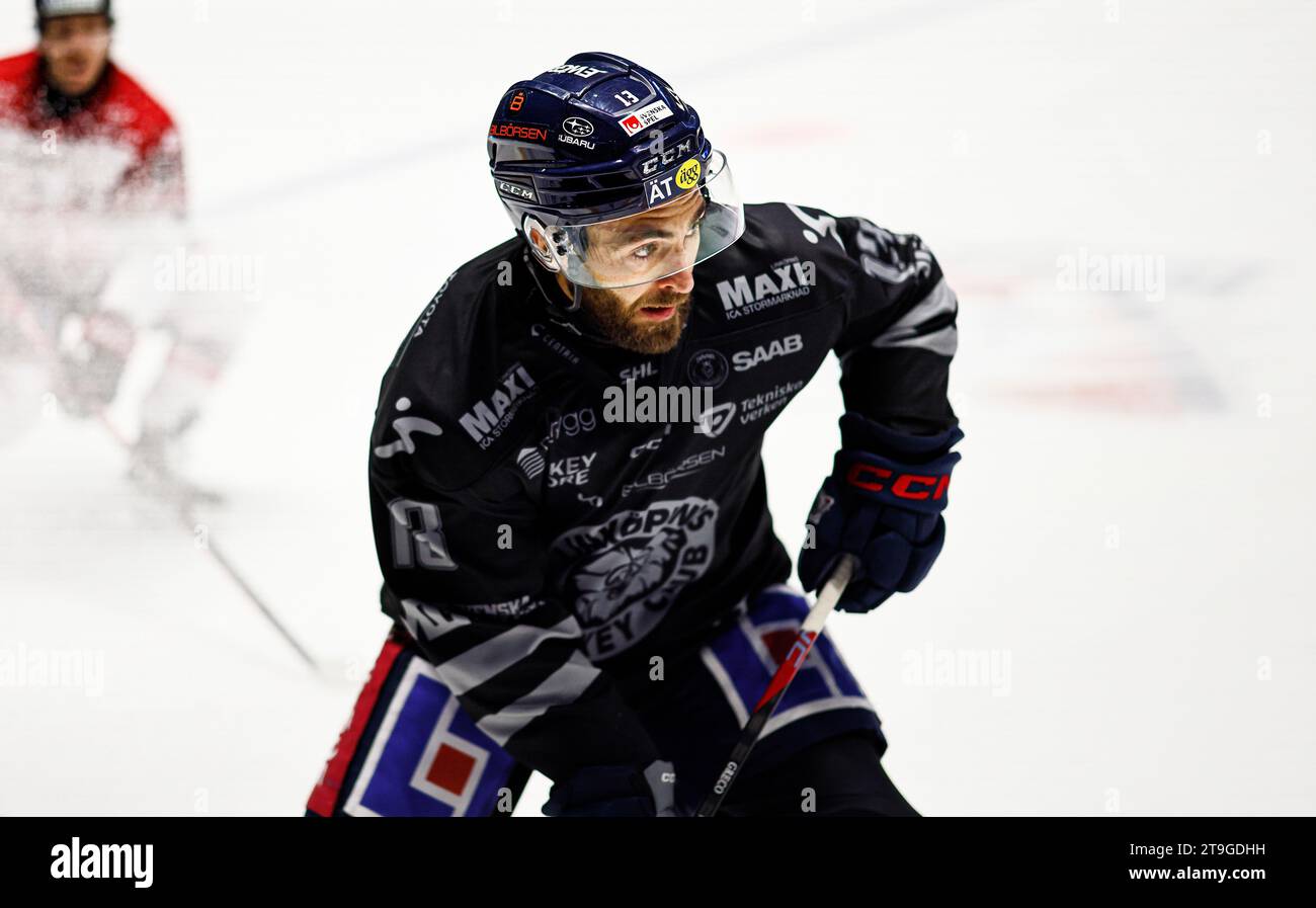 231125 Linköpings Anthony Greco under ishockeymatchen i SHL mellan  Linköping och Örebro den 25 november 2023 i Linköping. Foto: Peter  HolgerssonBILDBYRÅNCOP 102PH0223 ishockey ice hockey shl svenska  hockeyligan swedish hockey league linköping