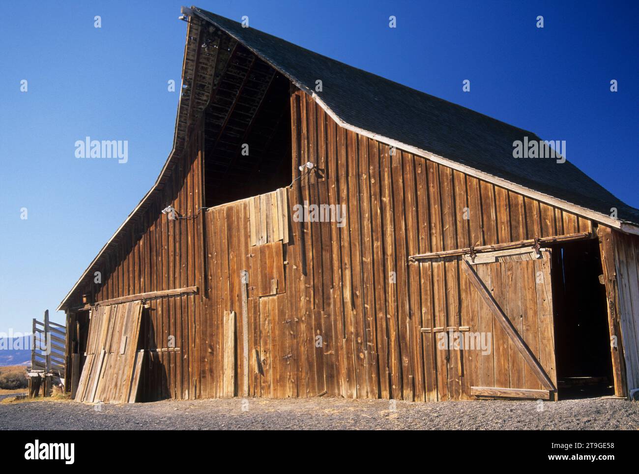 River Ranch barn, Oregon Outback Scenic Byway, Summer Lake Wildlife ...