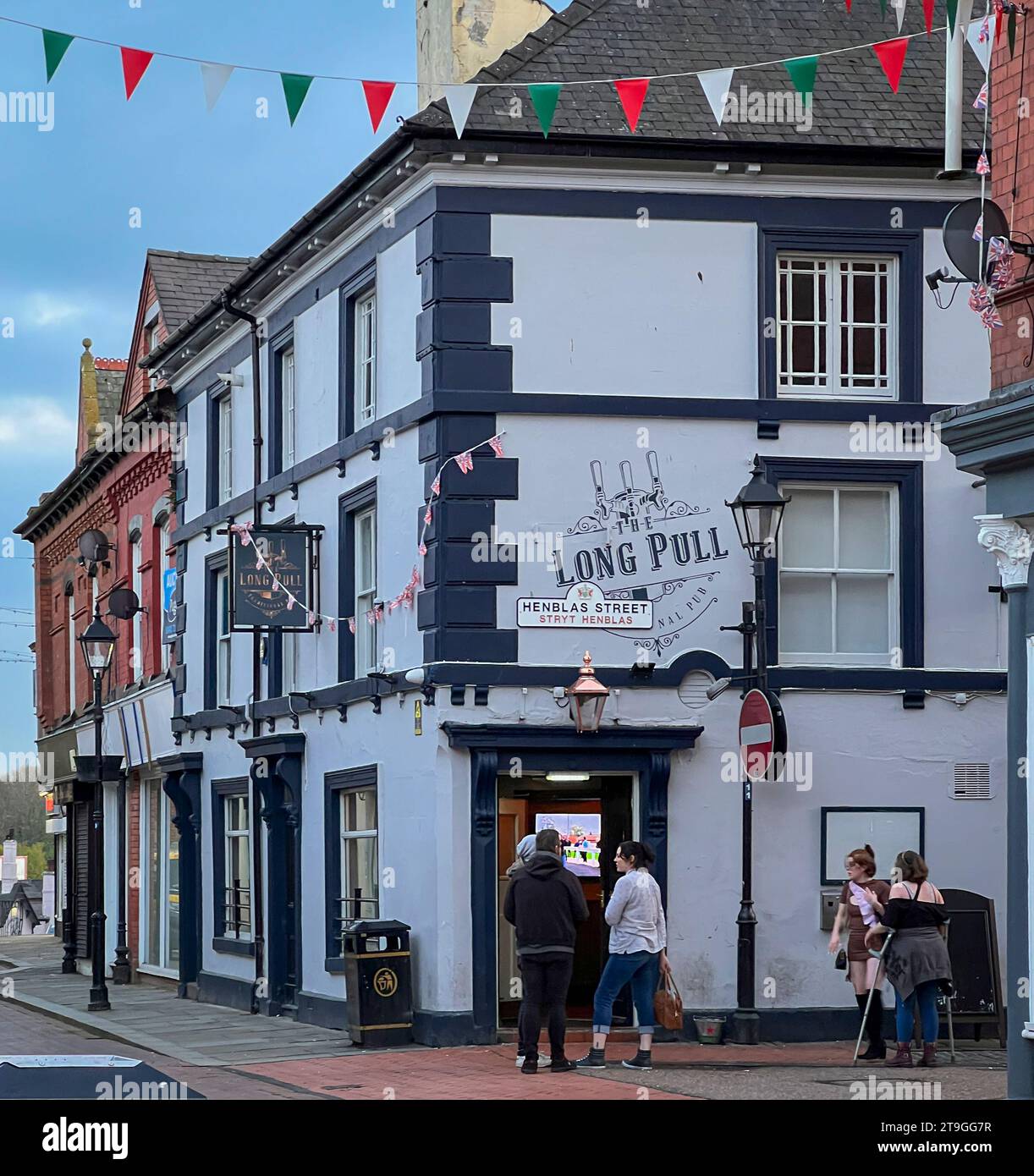 The Long Pull public house in the city of Wrexham, North Wales, UK Stock Photo
