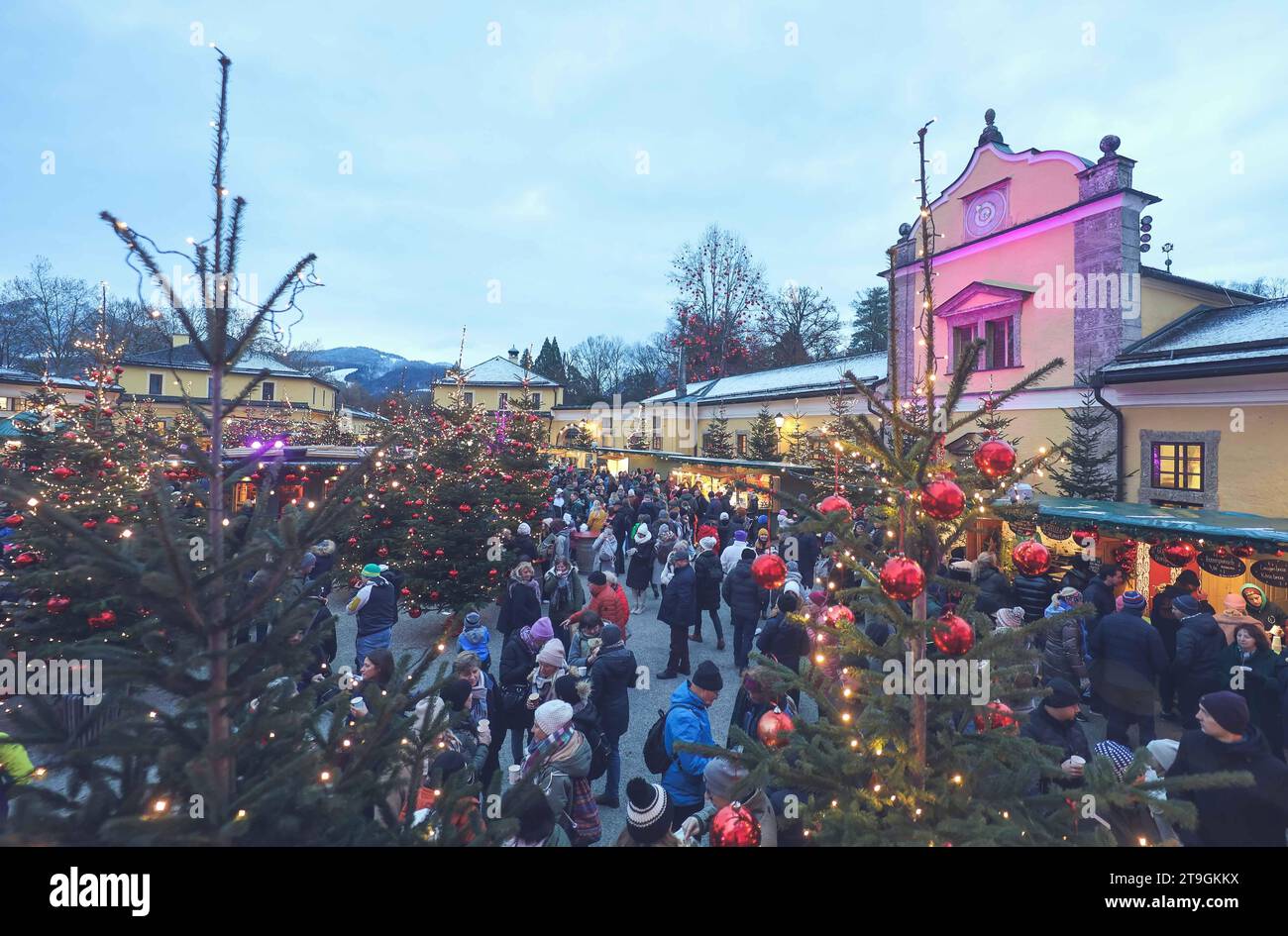Schloss hellbrunn salzburg hi-res stock photography and images ...