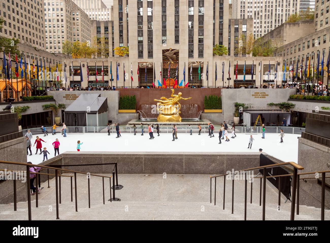 Ice Rink, Rockefeller Center ,Manhattan, New York City, United States of America Stock Photo Alamy