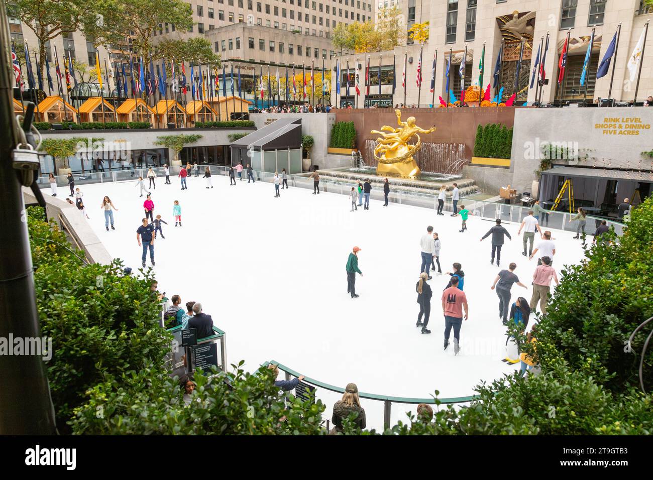 Ice Rink, Rockefeller Center ,Manhattan, New York City, United States of America Stock Photo Alamy