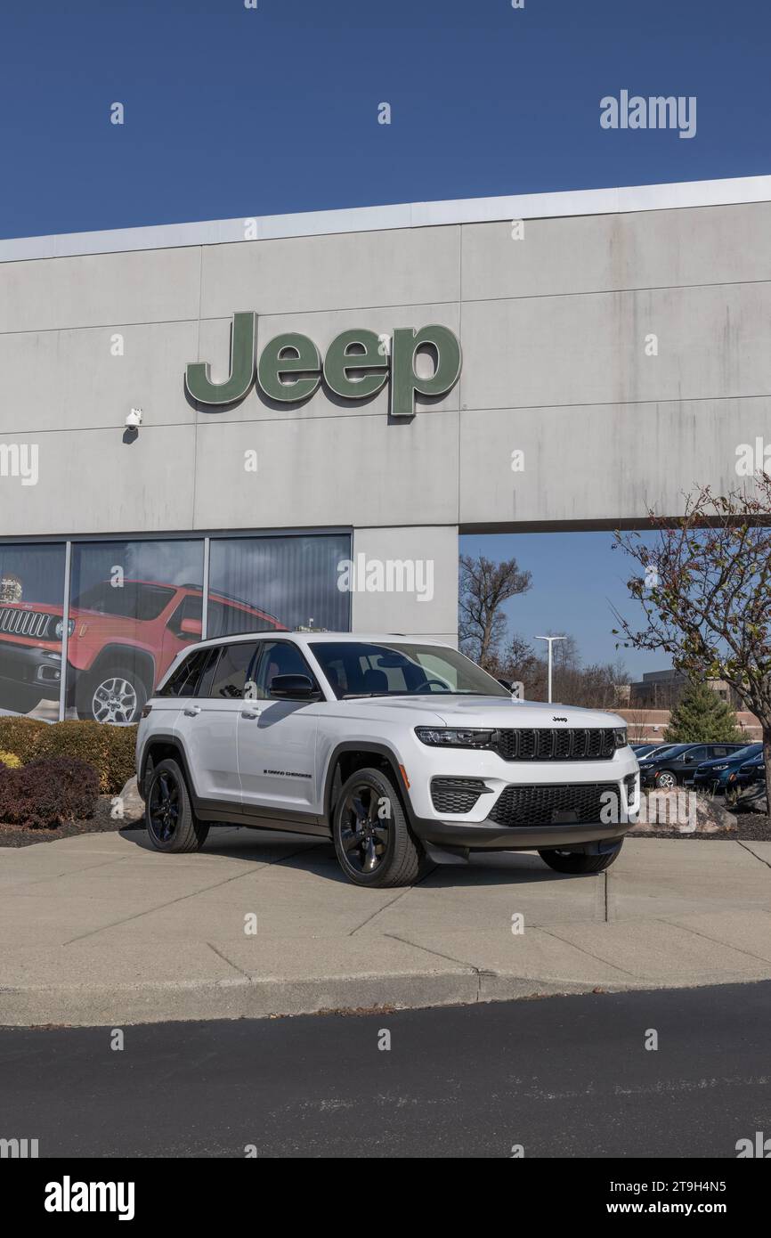 Cincinnati - November 23, 2023: Jeep Grand Cherokee display at a dealership. Jeep offers the Grand Cherokee in Laredo, Limited, and Trailhawk models. Stock Photo