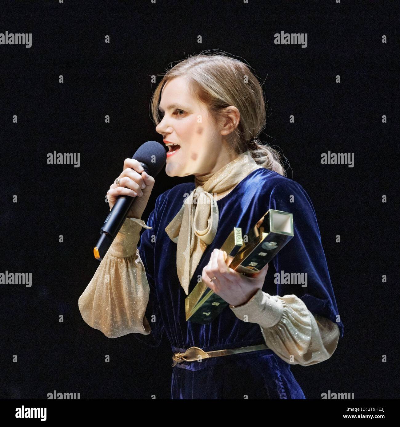 Hamburg, Germany. 25th Nov, 2023. Fritzi Haberlandt receives the German