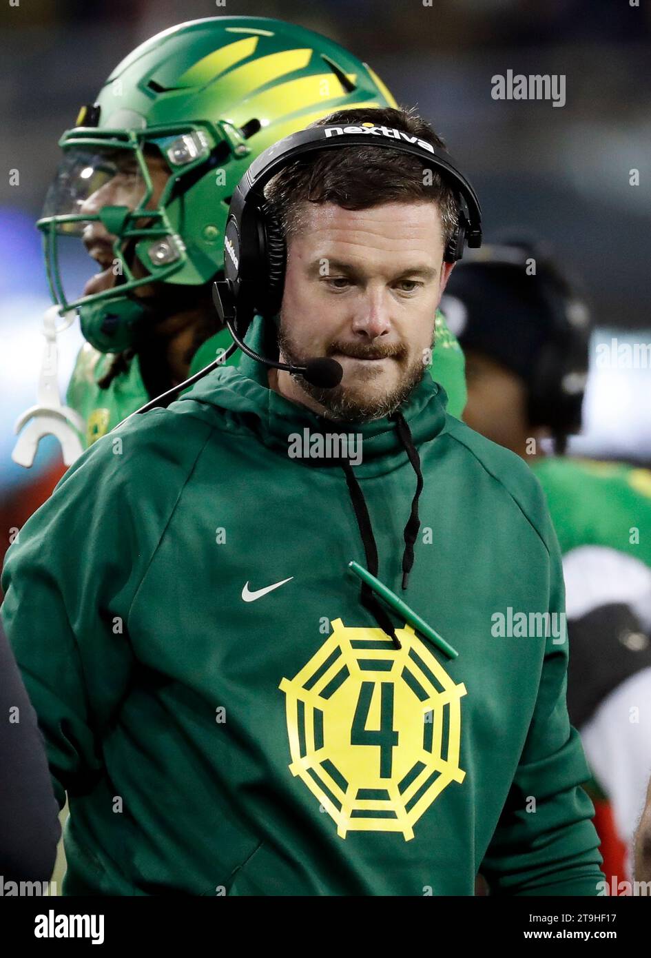 Autzen Stadium, Eugene, OR, USA. 24th Nov, 2023. Oregon Head Coach Dan