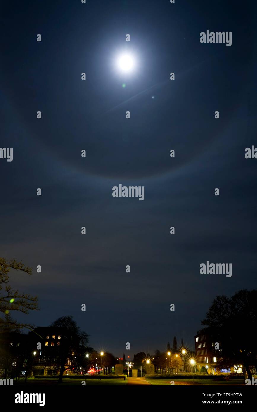 Welwyn Garden City, UK 25th November 2023. A moon halo, an optical illusion that causes a ring around the moon. The natural phenomena caused by ice in the atmosphere. The moon halo was seen in Welwyn Garden City, UK.  Andrew Steven Graham/Alamy Live News Stock Photo