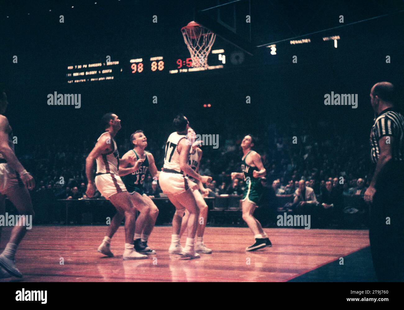 NEW YORK, NY - OCTOBER 25: Bill Sharman #21, Jim Loscutoff #18 of the Boston Celtics, Ron Sobie #17 and Kenny Sears of the New York Knicks look up at the basket during an NBA game on October 25, 1958 at the Madison Square Garden in New York, New York.  (Photo by Hy Peskin) *** Local Caption *** Bill Sharman;Jim Loscutoff;Ron Sobie;Kenny Sears Stock Photo