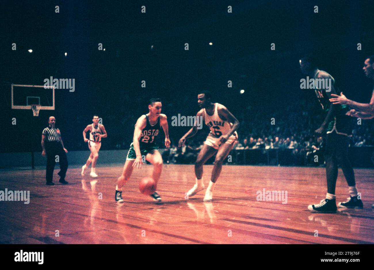 NEW YORK, NY - OCTOBER 25:  Bill Sharman #21 of the Boston Celtics dribbles up the court as Willie Naulls #6 defends during an NBA game on October 25, 1958 at the Madison Square Garden in New York, New York.  (Photo by Hy Peskin) *** Local Caption *** Bill Sharman;Willie Naulls Stock Photo
