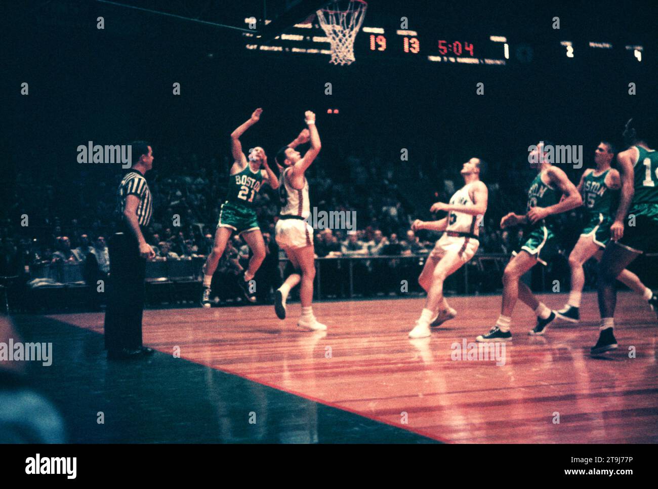 NEW YORK, NY - OCTOBER 25: Bill Sharman #21 of the Boston Celtics shoots as Richie Guerin #9 of the New York Knicks defends during an NBA game on October 25, 1958 at the Madison Square Garden in New York, New York.  (Photo by Hy Peskin) *** Local Caption *** Bill Sharman;Richie Guerin Stock Photo