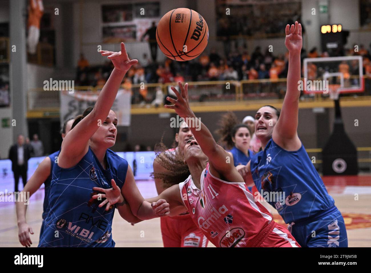 Duel under the basket of Arella Guirantes ( Famila Wuber Schio ) during Famila Wuber Schio vs Rmb Brixia Basket, Italian Basketball Serie A1 Women match in Schio (VI), Italy, November 25 2023 Credit: Independent Photo Agency Srl/Alamy Live News Stock Photo