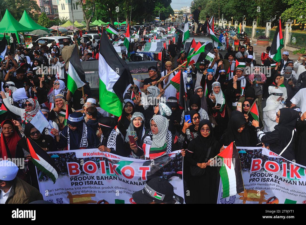 Paleestinian The Indonesian for Palestine mass was seen giving speeches, donating ...