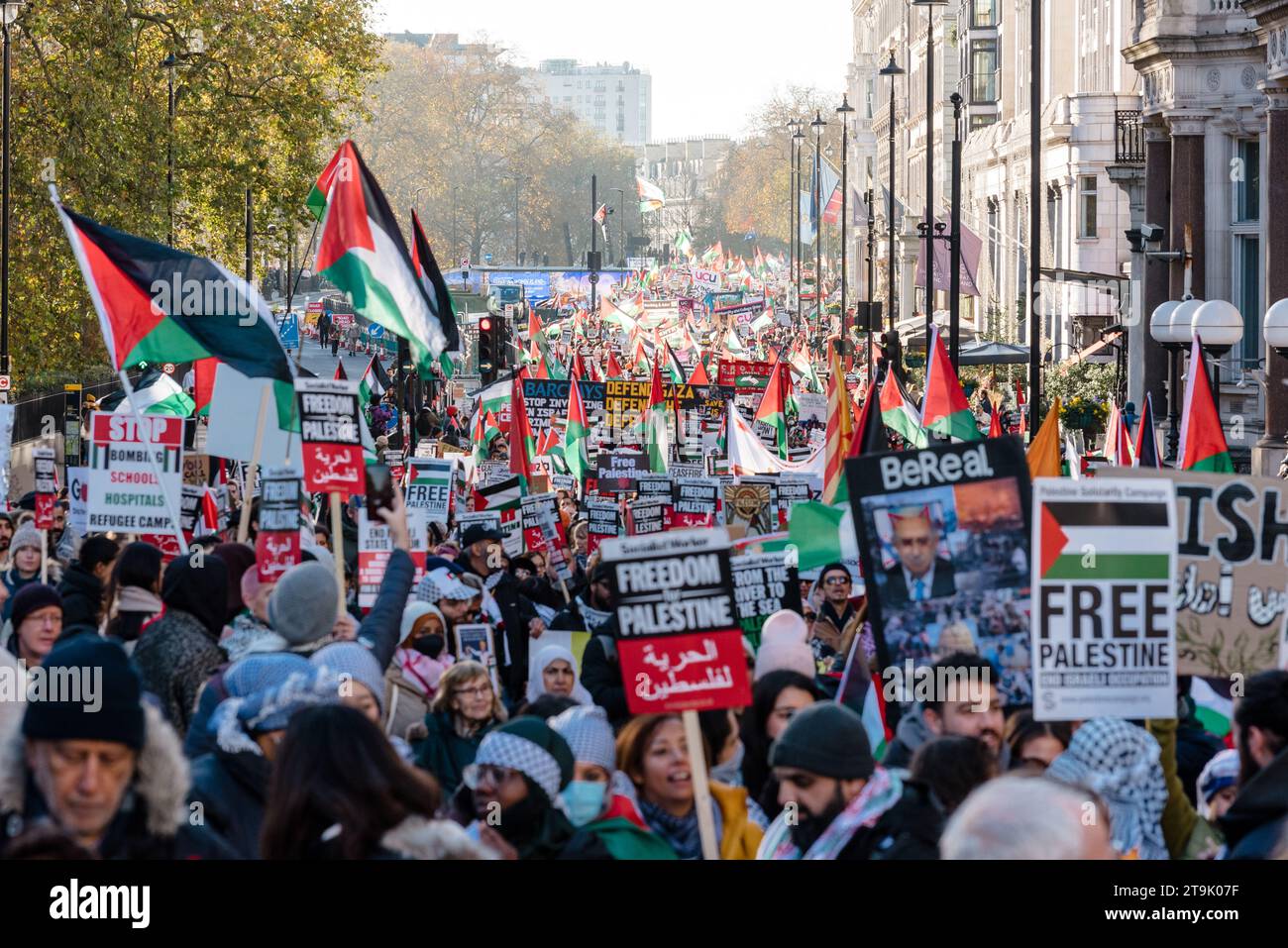 London, UK. 25 November 2023. Hundreds of thousands march for the ...