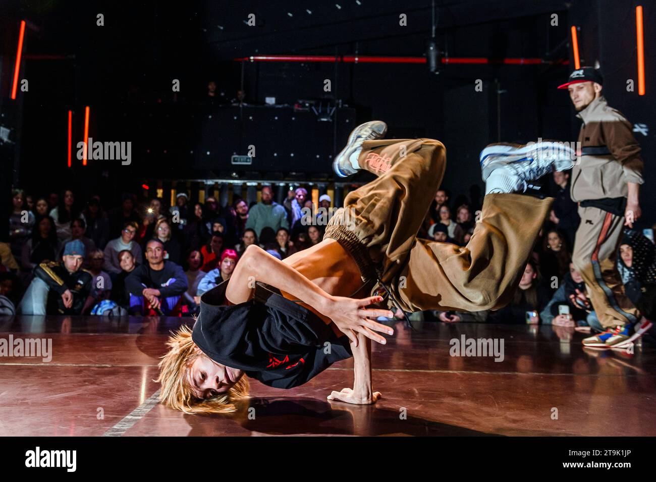 Strret dance hi-res stock photography and images - Alamy