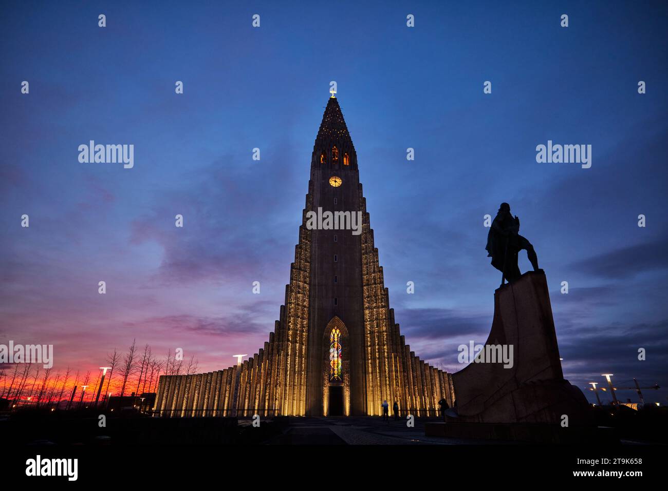 Iceland capital Reykjavik Hallgrímskirkja Lutheran parish church and landmark, State Architect Guðjón Samúelsson's design and Statue of Leif Erikson Stock Photo