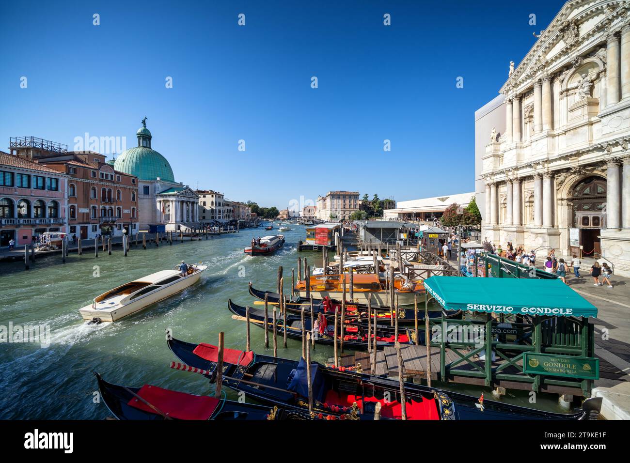 Motor boat in venice hi-res stock photography and images - Alamy