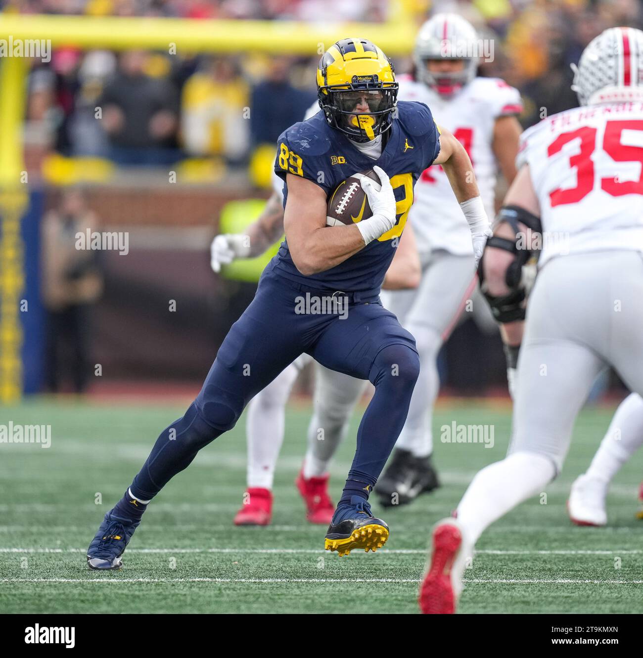 Ann Arbor, Michigan, USA. 25th Nov, 2023. AJ Barner catches a pass for