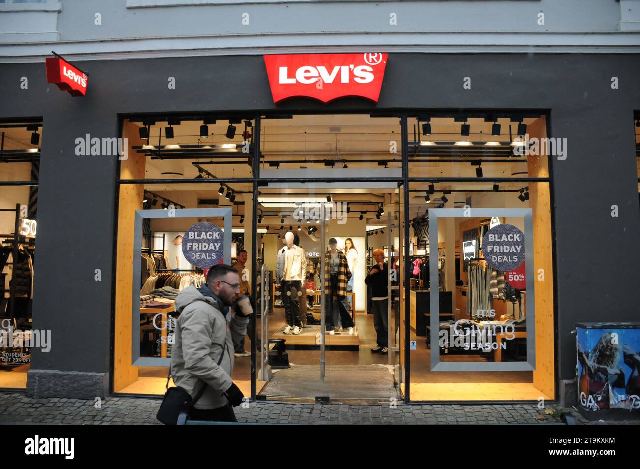 Levis store hi res stock photography and images Page 5 Alamy