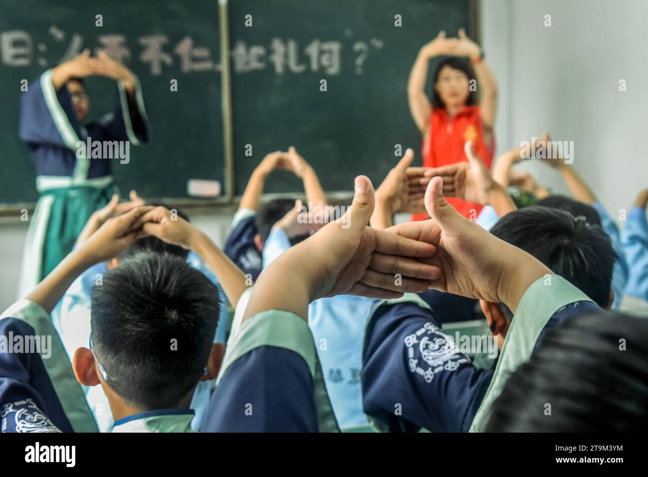 Jinan, China's Shandong Province. 12th June, 2023. Students learn to make traditional Chinese salute at a Confucian classroom in Qufu City, east China's Shandong Province, June 12, 2023. Credit: Cao Junbo/Xinhua/Alamy Live News Stock Photo