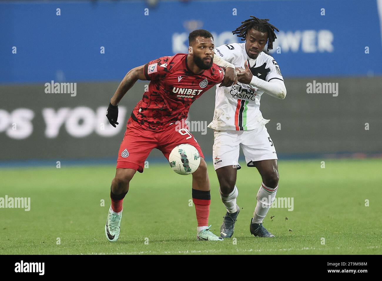 Leuven, Belgium. 26th Nov, 2023. Club's Igor Thiago and OHL's Richie