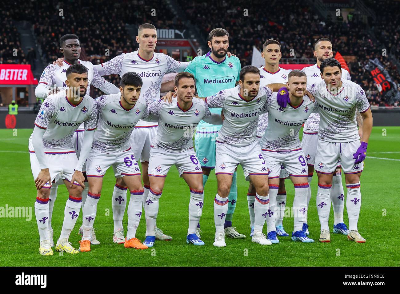 Milan, Italy. 25th Nov, 2023. ACF Fiorentina team players pose for a group photo during the Serie A 2023/24 football match between Milan and Fiorentina at San Siro Stadium. Final score; Milan 1:0 Fiorentina. (Photo by Fabrizio Carabelli/SOPA Images/Sipa USA) Credit: Sipa USA/Alamy Live News Stock Photo