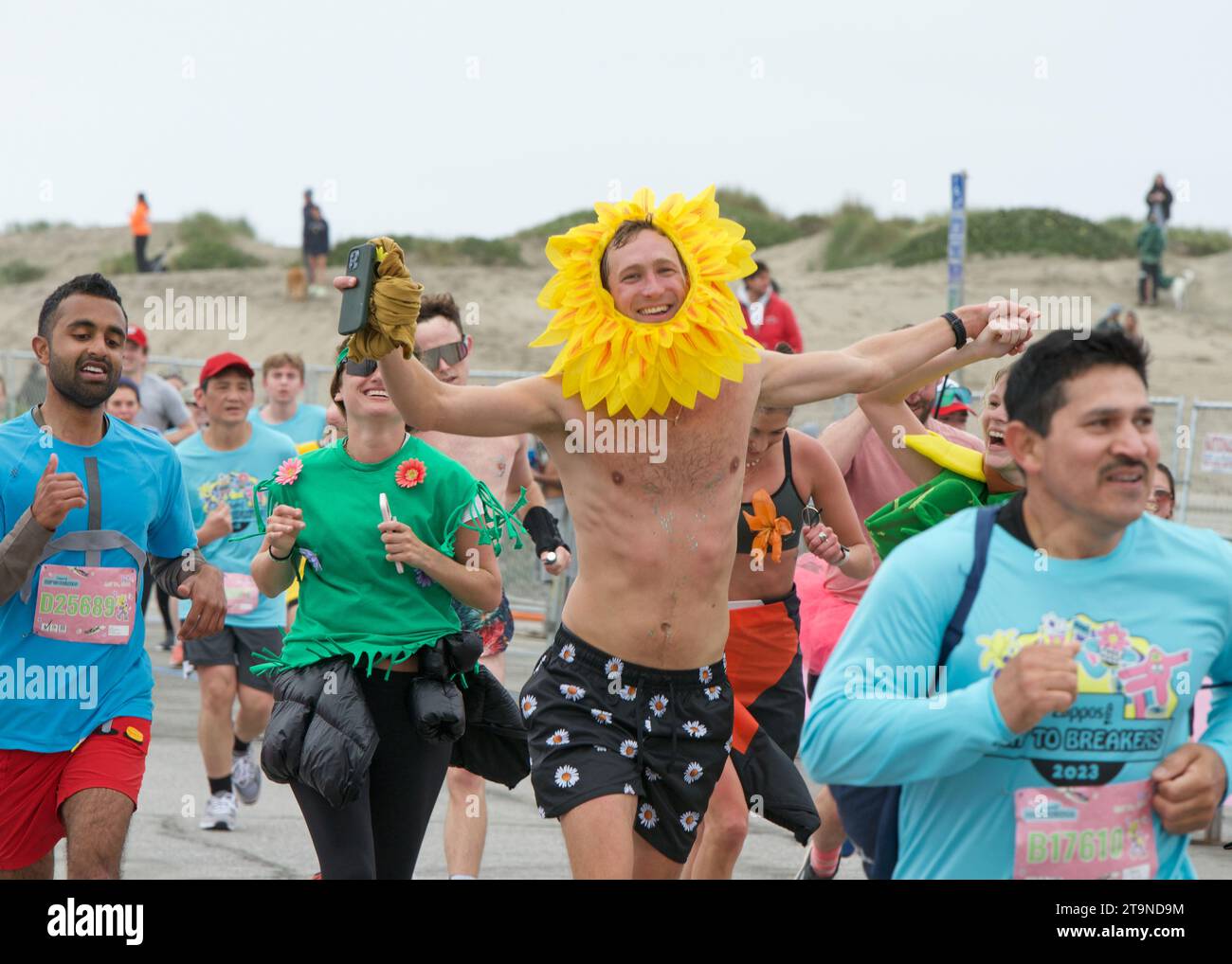 Bay to breakers 2023 hi-res stock photography and images - Alamy