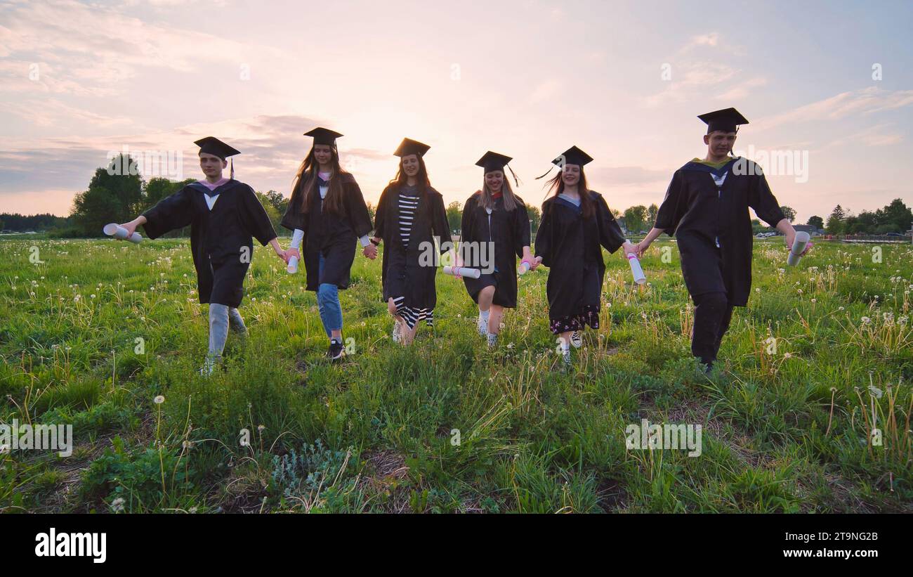 College graduates walk sunset hi-res stock photography and images - Alamy