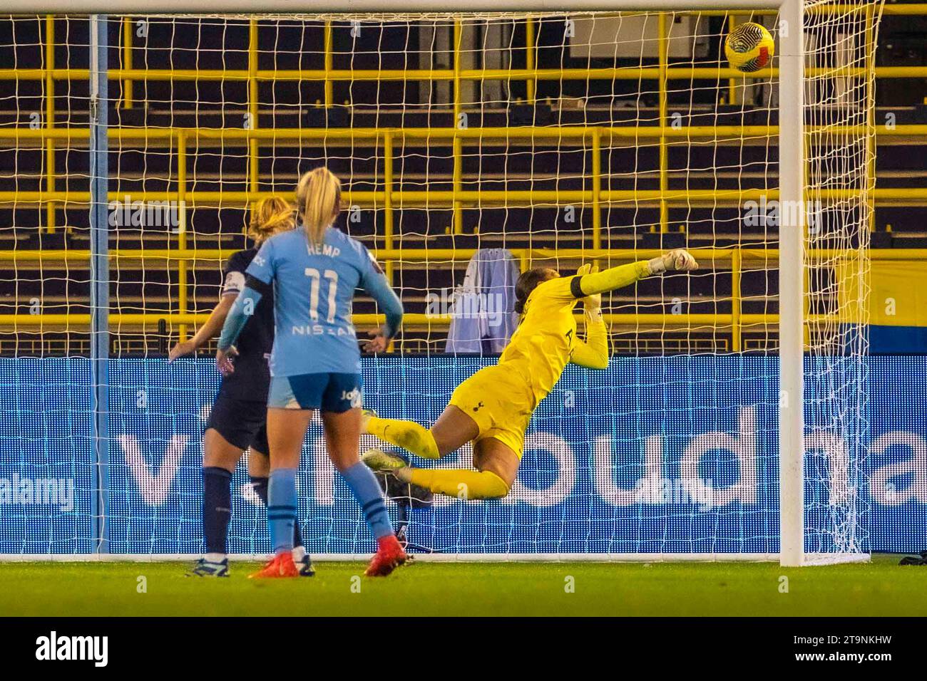 Manchester on Saturday 25th November 2023.Lauren Hemp #11 of Manchester City scores a goal during the Barclays FA Women's Super League match between Manchester City and Tottenham Hotspur at the Joie Stadium, Manchester on Saturday 25th November 2023. (Photo: Mike Morese | MI News) Credit: MI News & Sport /Alamy Live News Stock Photo