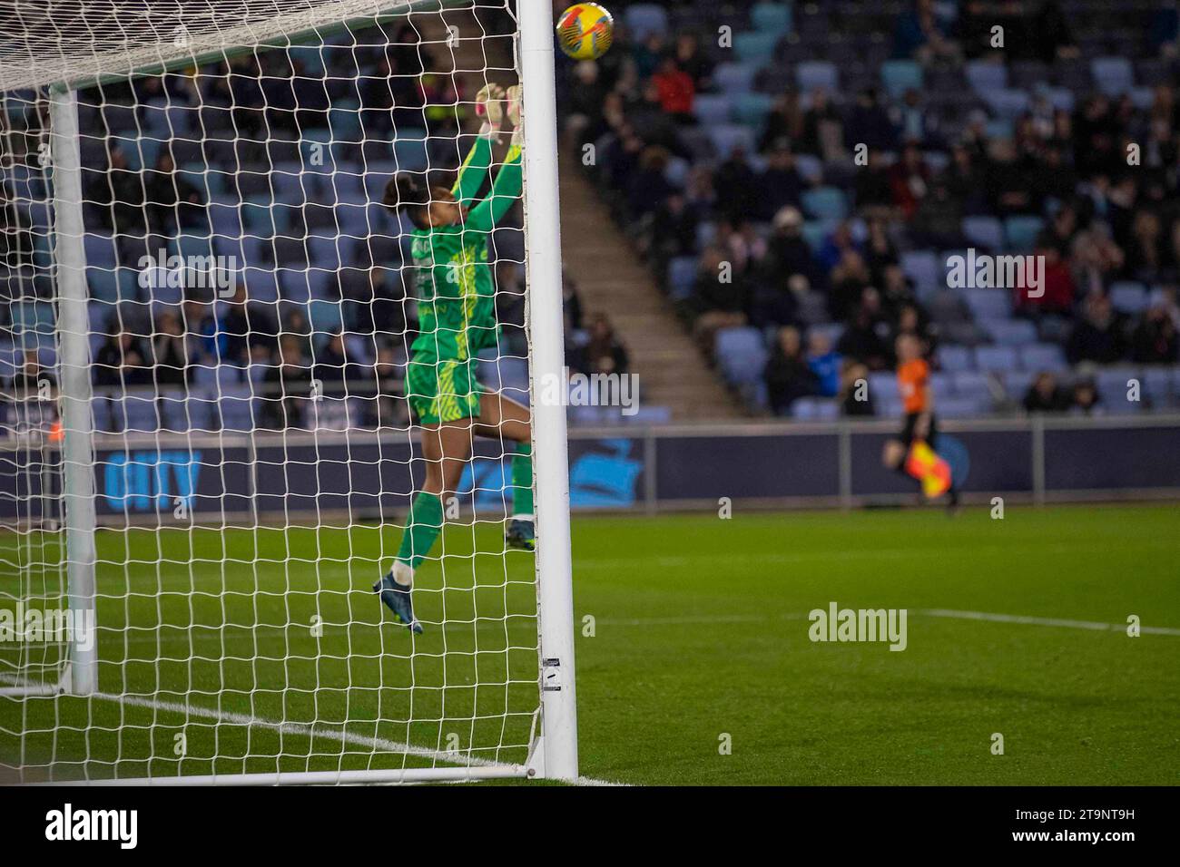 Manchester on Saturday 25th November 2023.Khiara Keating #35 (GK) of Manchester City makes a save during the Barclays FA Women's Super League match between Manchester City and Tottenham Hotspur at the Joie Stadium, Manchester on Saturday 25th November 2023. (Photo: Mike Morese | MI News) Credit: MI News & Sport /Alamy Live News Stock Photo