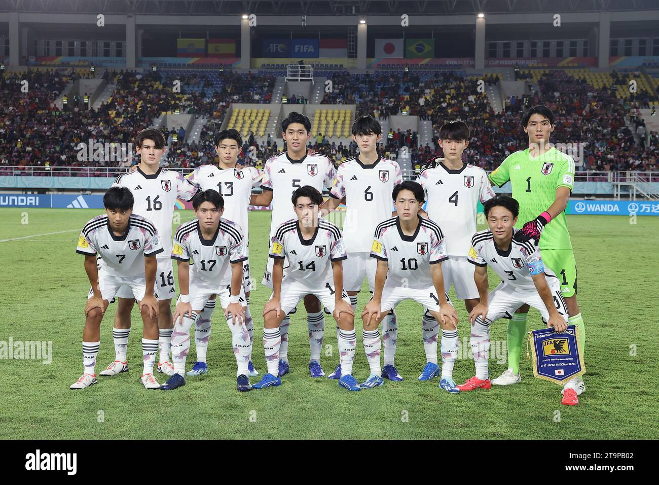 Surakarta, Indonesia. 20th Nov, 2023. Japan team group line-up (Top row - L to R) Alen Inoue, Yumeki Yoshinaga, Kotaro Honda, Joi Yamamoto, Kaito Tsuchiya, Wataru Goto, (Bottom row - L to R) Yotaro Nakajima, Shotaro Shibata, Gaku Nawata, Ryunosuke Sato, and Keita Kosugi before the FIFA U-17 World Cup Indonesia 2023 Round of 16 match between Spain 2-1 Japan at Manahan Stadium in Surakarta, Indonesia, November 20, 2023. Credit: AFLO/Alamy Live News Stock Photo