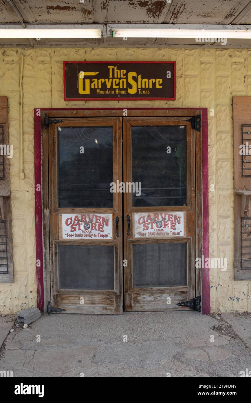 The Garven Store, family owned business established 1932, one of oldest remaining convenience stores on Highway 83 in Texas, Mountain Home, TX, USA. Stock Photo